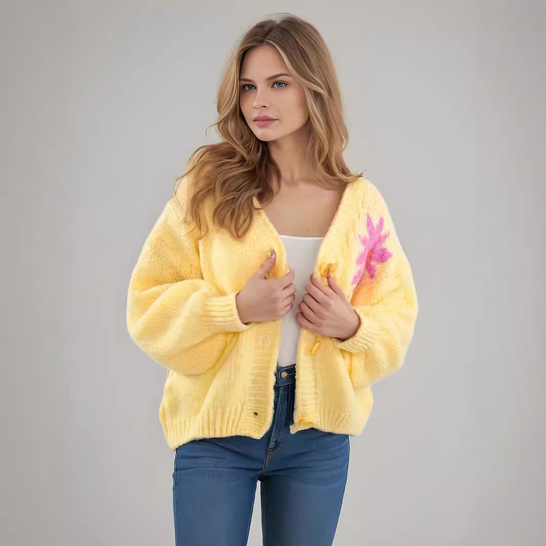Damer legende cardigan med farverigt blomstermønster og store knapper Stilla