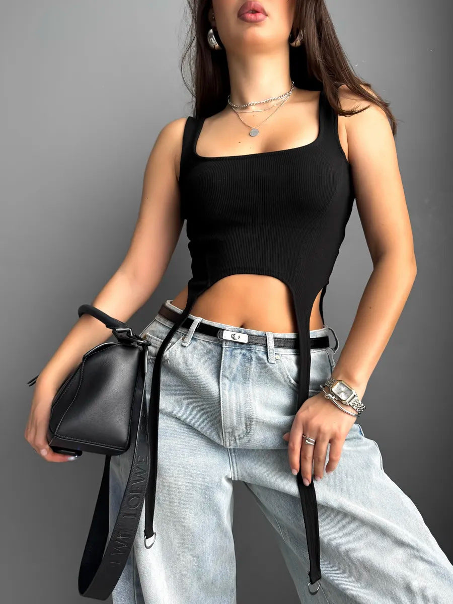 Dame Crop-Top med innovativt snit og unikke binde-detaljer Skovae