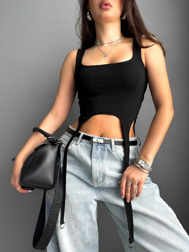 Dame Crop-Top med innovativt snit og unikke binde-detaljer Skovae