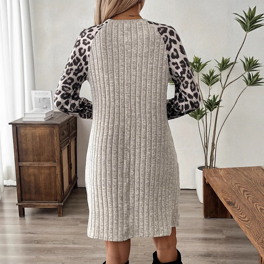 Dame Sweatkjole med moderne dyremønsterærmer og ribbet design Stilla