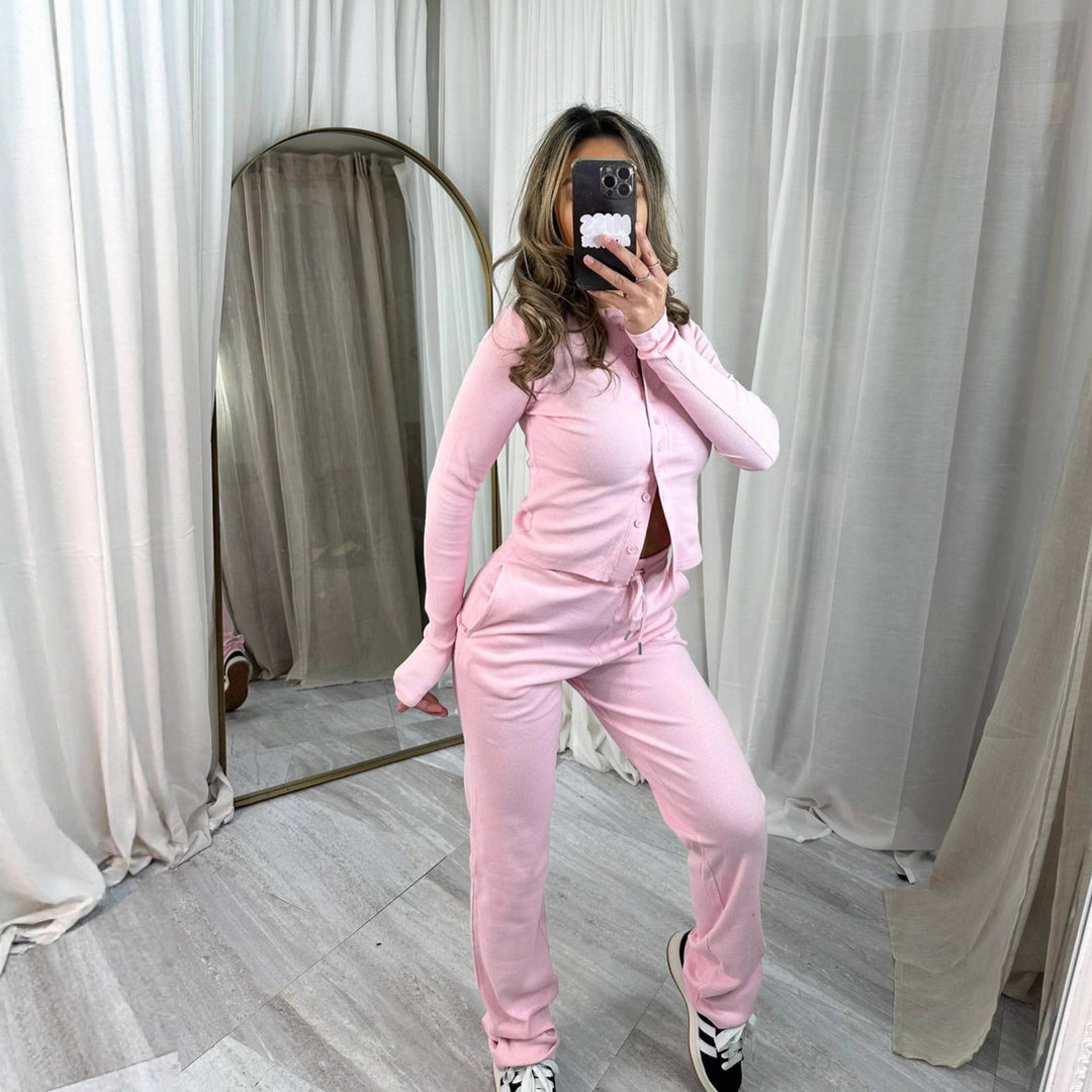 Kvindernes hyggelige strik jumpsuit med knapdetaljer og elegant design Skovae