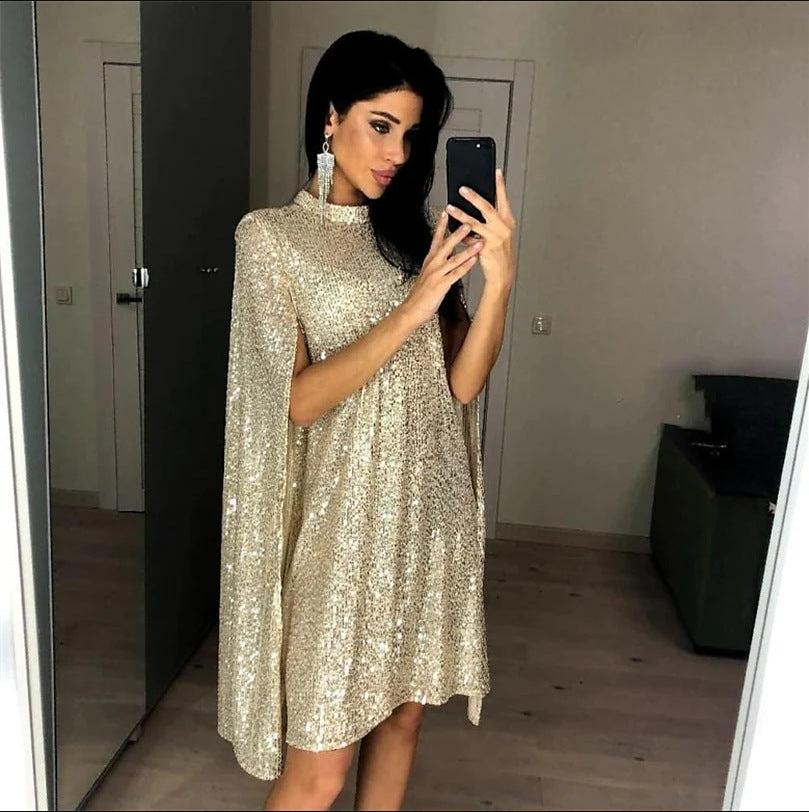 Kvinders elegante, glitrende aftenkjole med en bred pasform og funklende udseende