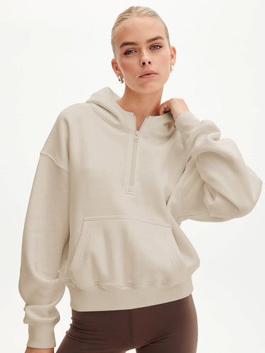 Dame hoodie med halv lynlås og oversized fit Stilla