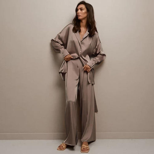 Dame Satin Pyjamas Sæt med smuk Bælte og elegant Knapdetalje Stilla