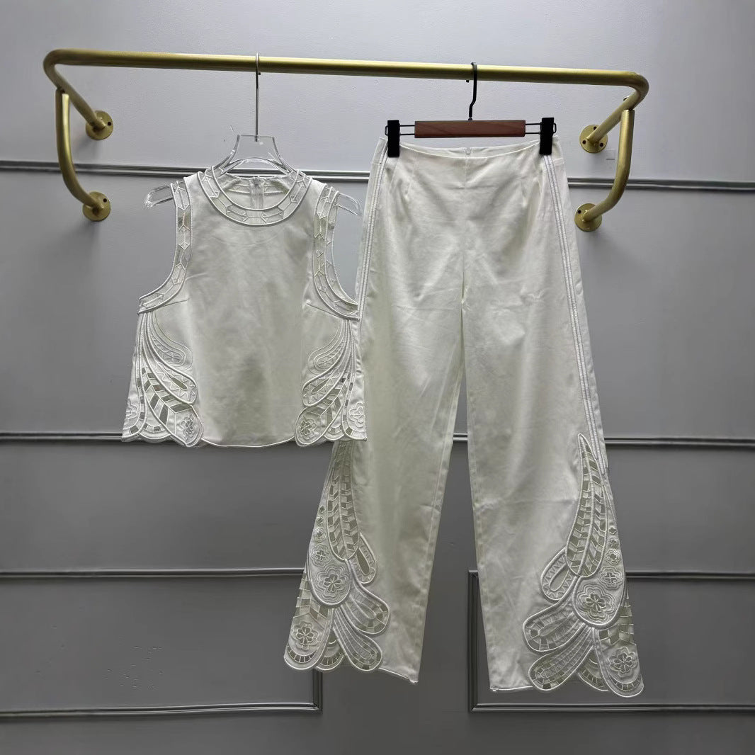 Dame ærmeløs top med kunstnerisk broderedesign og elegante detaljer Stilla