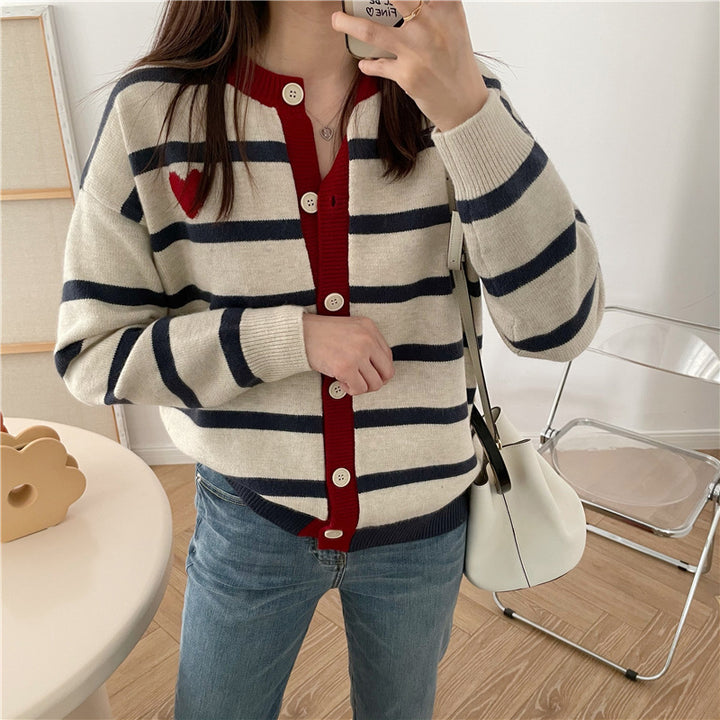 Femme Stribet Knap-Front Strikcardigan med Hjerte Symbol Stilla