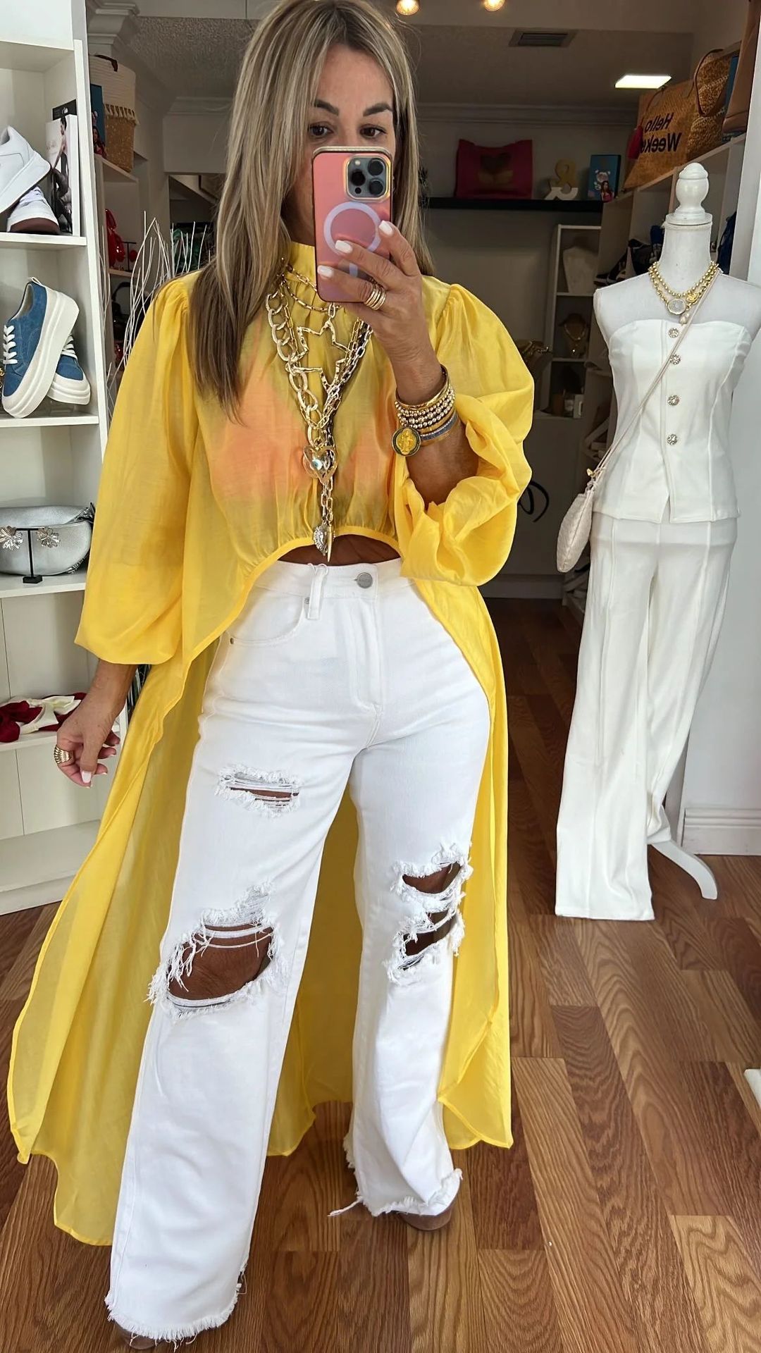 Dame transparent Longbluse med raffinerede pufærmer og elegant snit Stilla