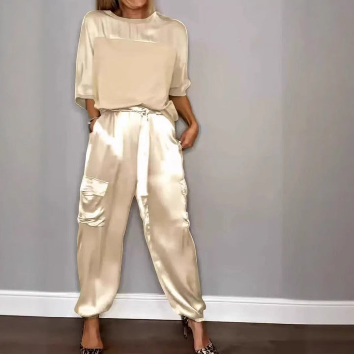 Dame Satin-Loungewear-Sæt med praktiske cargo-lommer og elastisk bukseelastik Stilla
