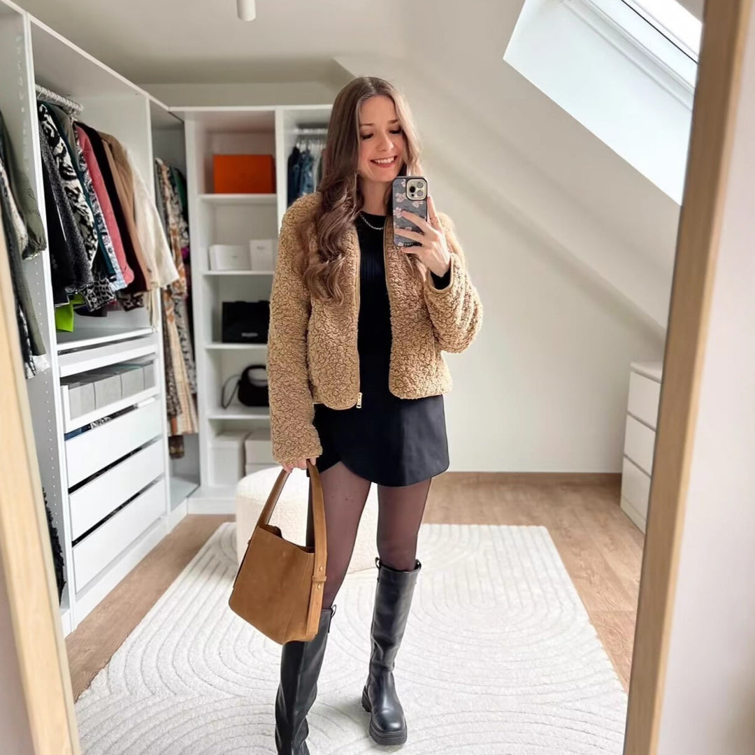 Dame fleecejakke med rummelige lommer og elegant lynlås Stilla