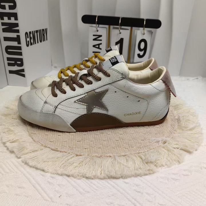 Dame Sneakers med modiske applikationer og behagelig sål Stilla