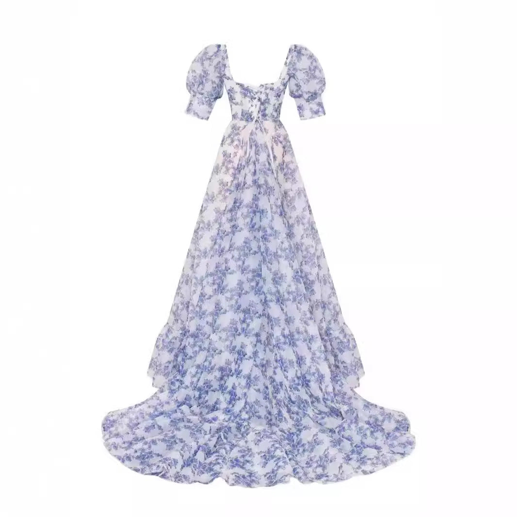 Dame bryllupskjole med off-shoulder design og voluminøse puffærmer. Stilla