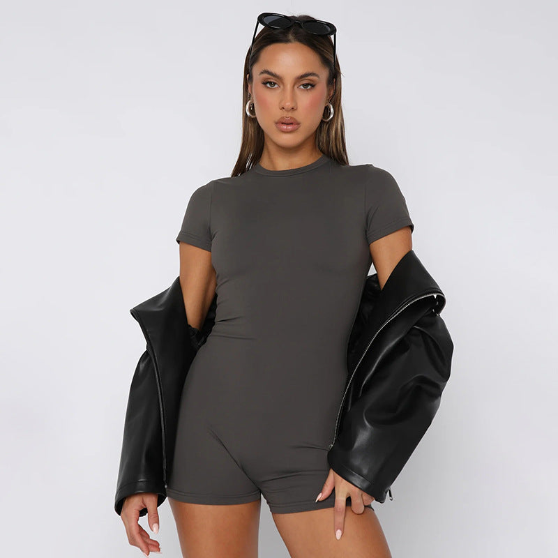 Dame figurtilpasset kort jumpsuit med T-shirtærmer Skovae