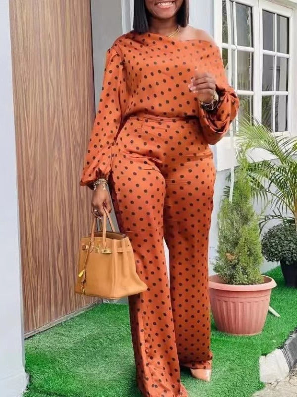 Dame afslappet to-delt sæt med imponerende polka-dot design og voluminøse ærmer Stilla