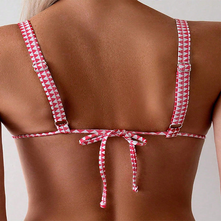 Dame triangel-bikini med blomsterdesign og elegante volanger