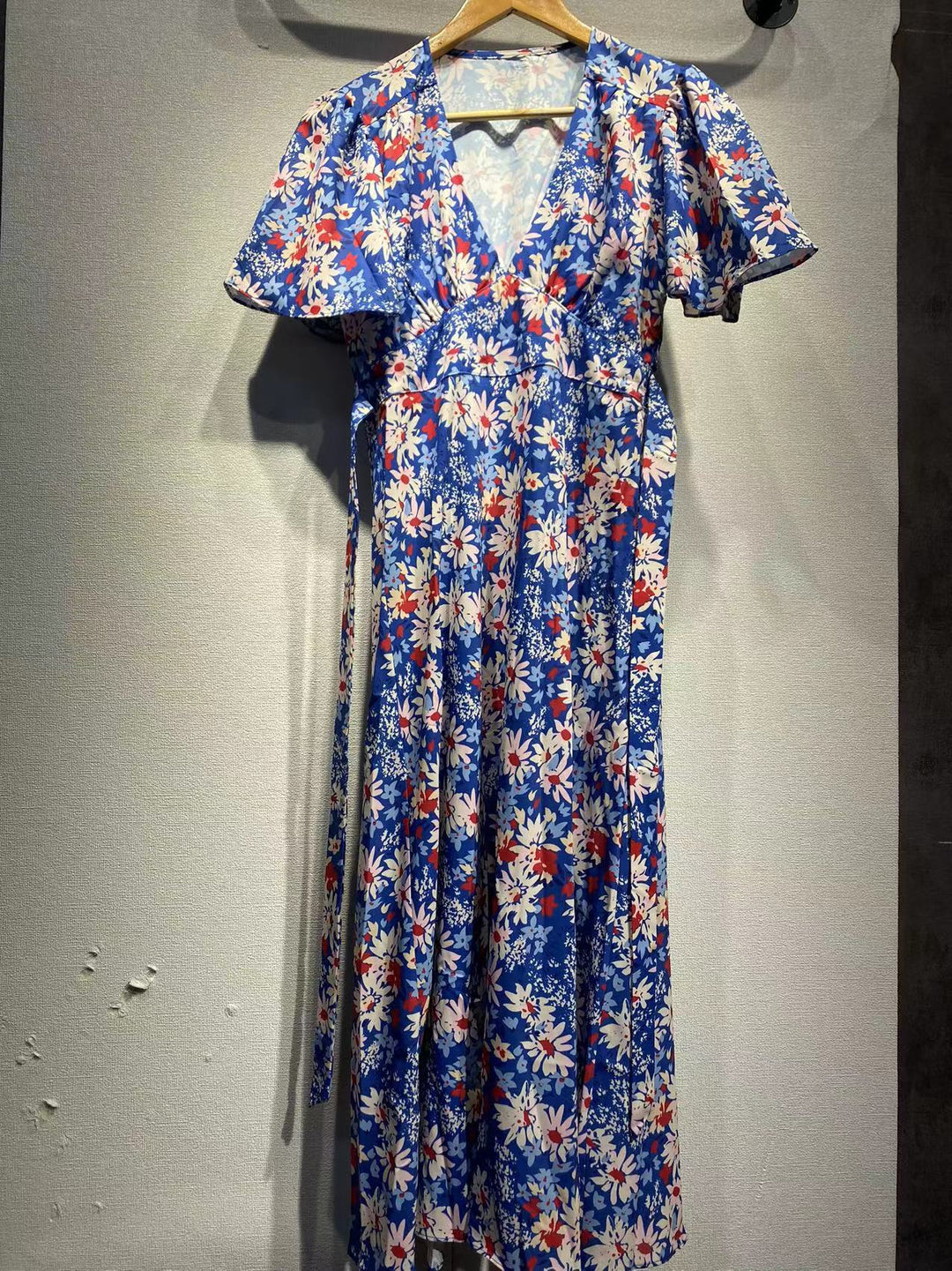 Dame Maxikjole med charmerende blomster mønster og elegant V-udskæring Stilla