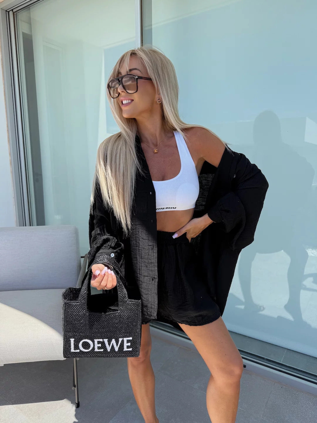 Kvinders casual kort sæt med asymmetrisk top og elastisk talje