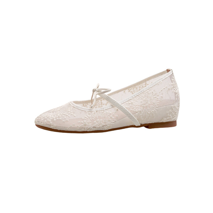 Dame Ballerinas med filigran broderi og komfortable remme Stilla