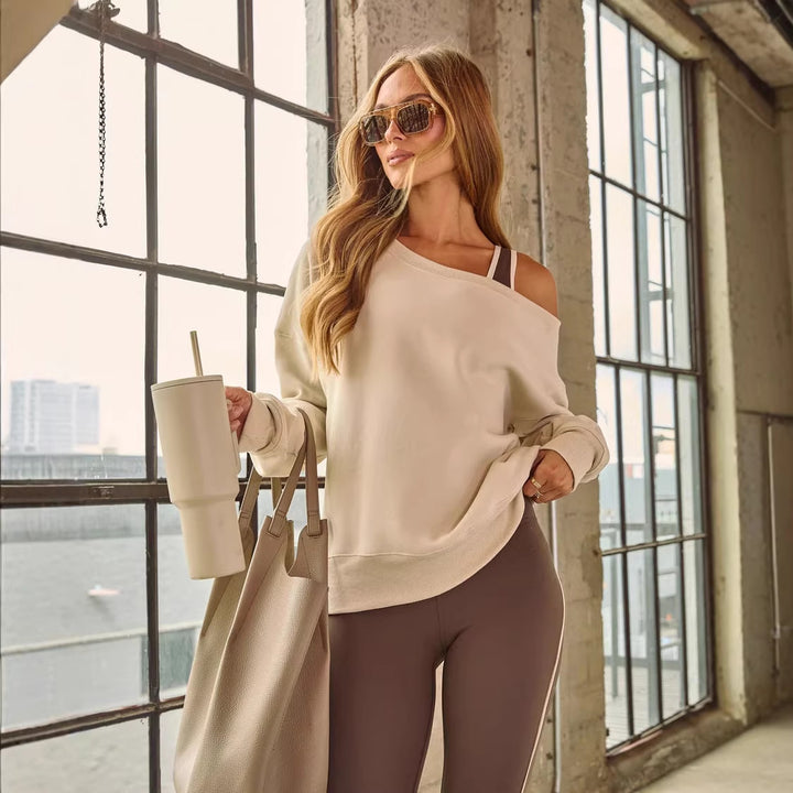 Kvinders afslappede off-shoulder sweater med brede ærmer og fashionable accenter Skovae