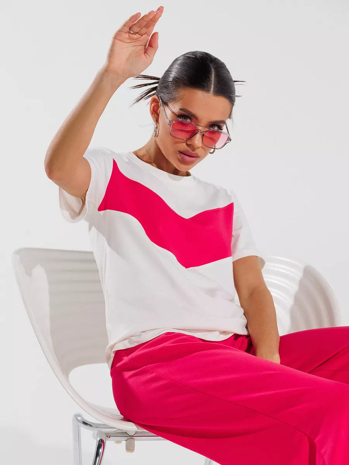 Dame casual T-shirt med moderne farveblok design og let oversized snit