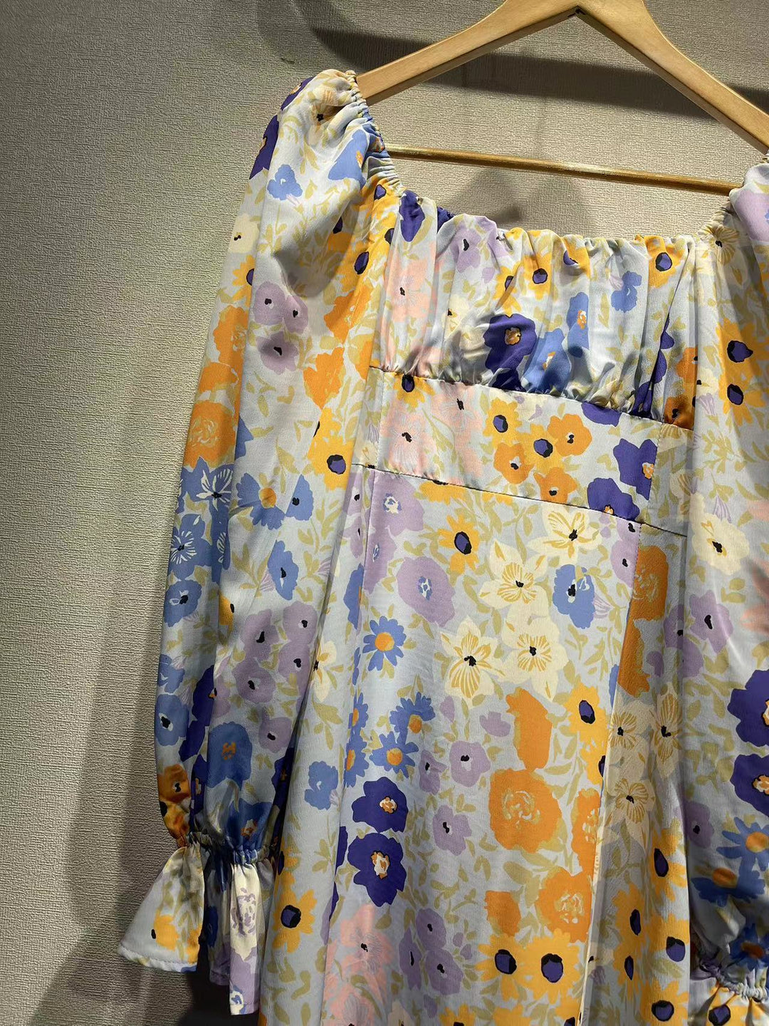 Dame Maxikjole med romantisk blomstermønster og raffineret snit Stilla