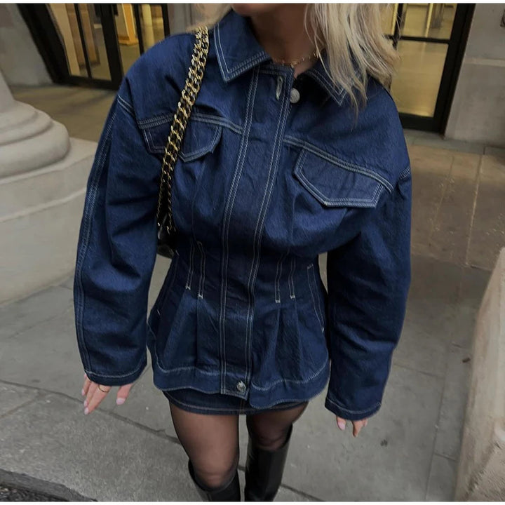 Kvinders stilfulde denimjakke med brede ærmer og skræddersyet design Stilla