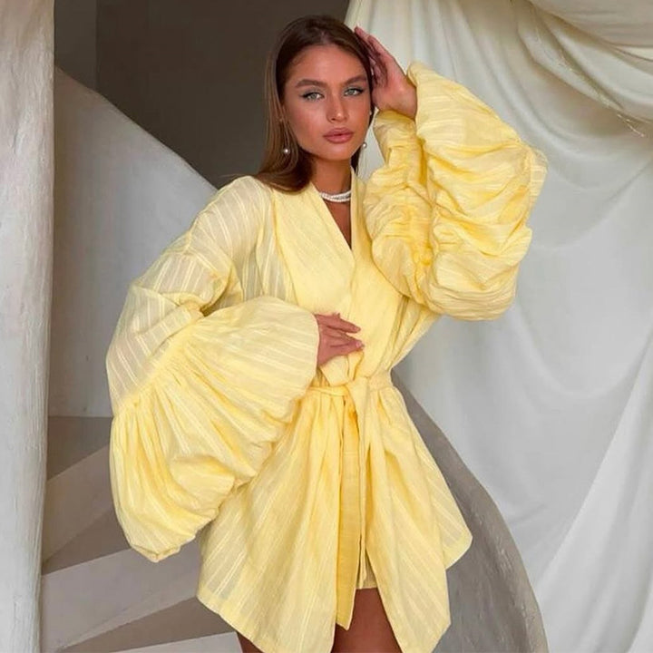Dame Kimono-robe med voluminøse ærmer og bindebælte Stilla