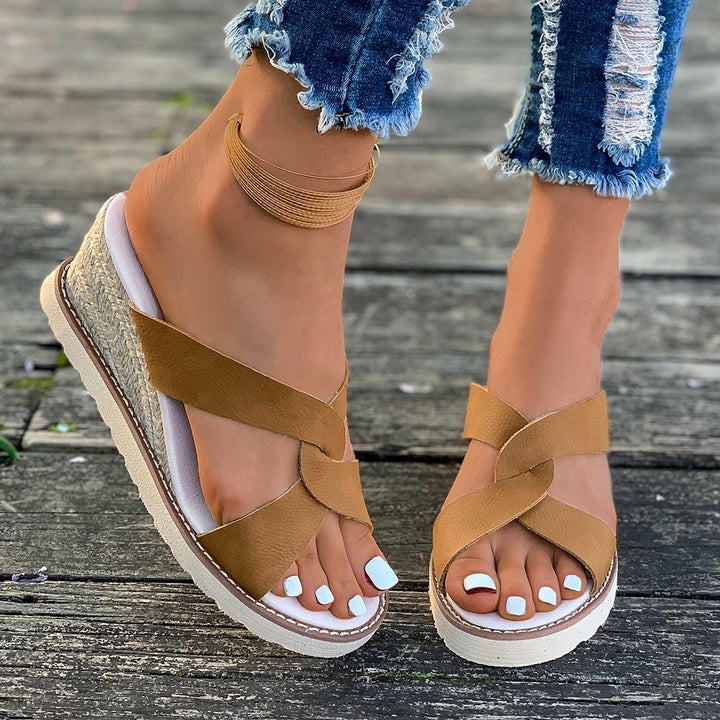 Dame Wedge-sandaler med trendy krydsremme og behagelig sål Stilla