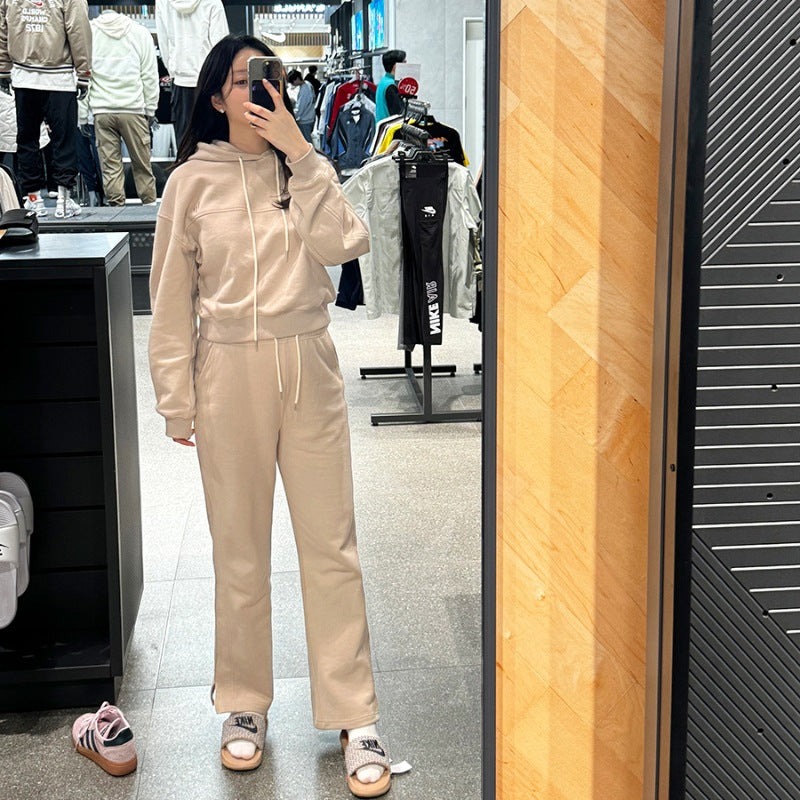 Kvindernes fashionable loungewear sæt med cropped hoodie og komfortable bukser Stilla