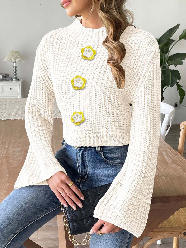 Femme Cropped Kabelstrikpullover med dekorative knapper Stilla