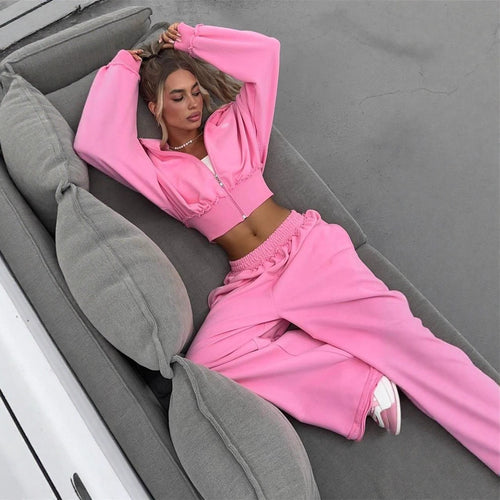 Kvinders cropped tracksuit med en afslappet pasform og vidde bukser Skovae