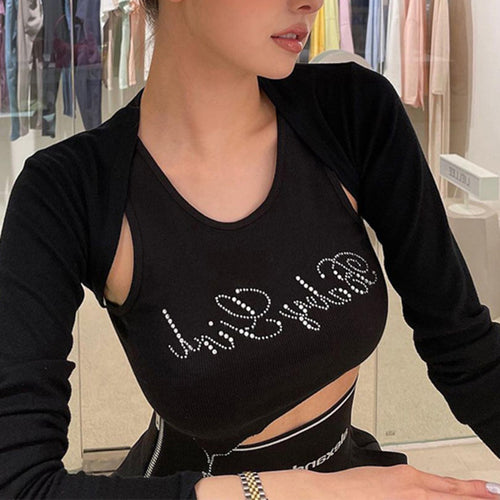 Dame Crop-Top med glitrende skrift og trendy snit Skovae