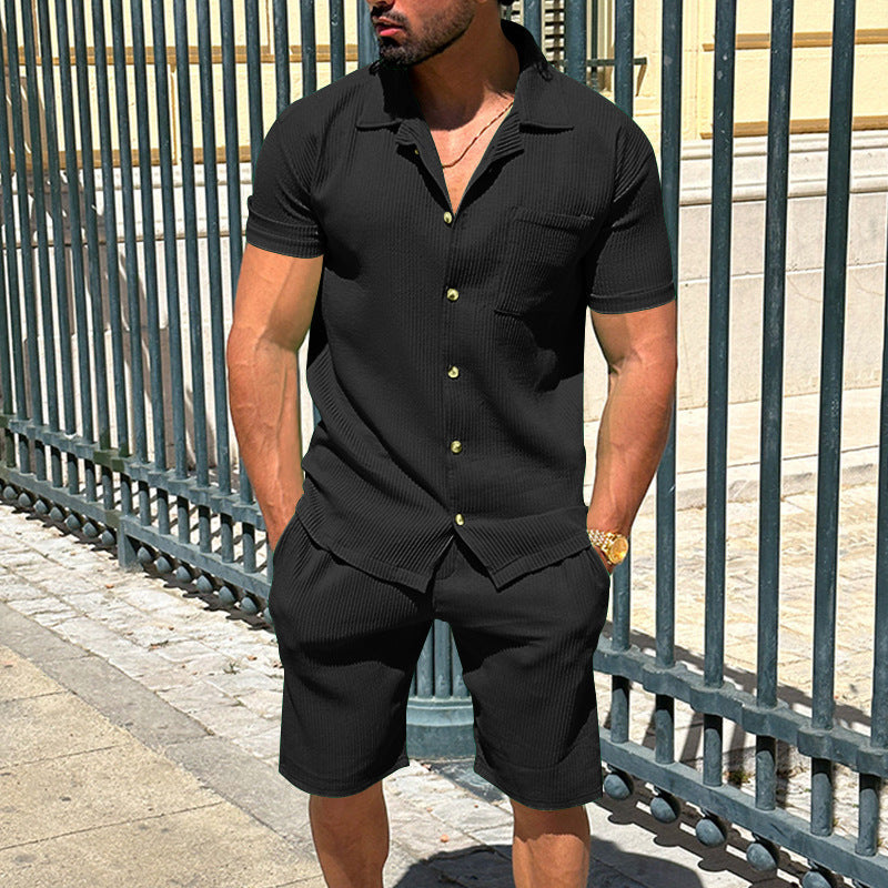 Herre casual to-delt fritids sæt lavet af ribbet jersey med skjortekrave, knaplukning og shorts Skovae