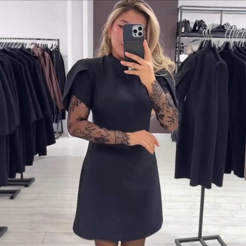Kvinders elegante kjole med blonder og figursyet snit Stilla