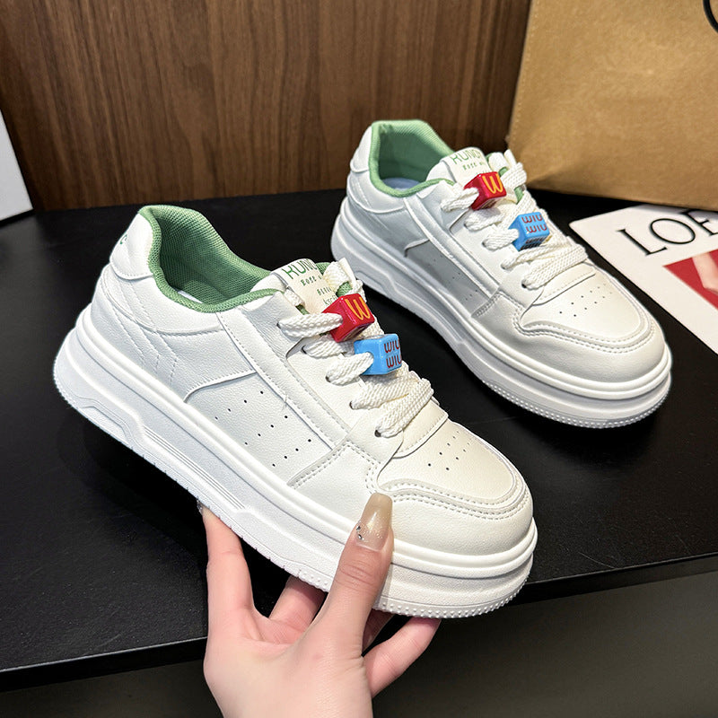 Dame Sneakers i urbane stil med farverig snørresystem og dæmpende sål Stilla