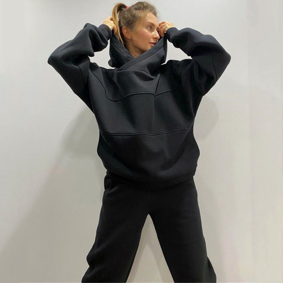 Kvinders sporty hoodie og komfortable bukser med bred pasform Skovae