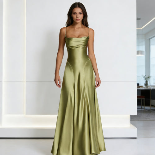 Dame Elegant satin aftenkjole med figursyet snit og smalle stropper Skovae