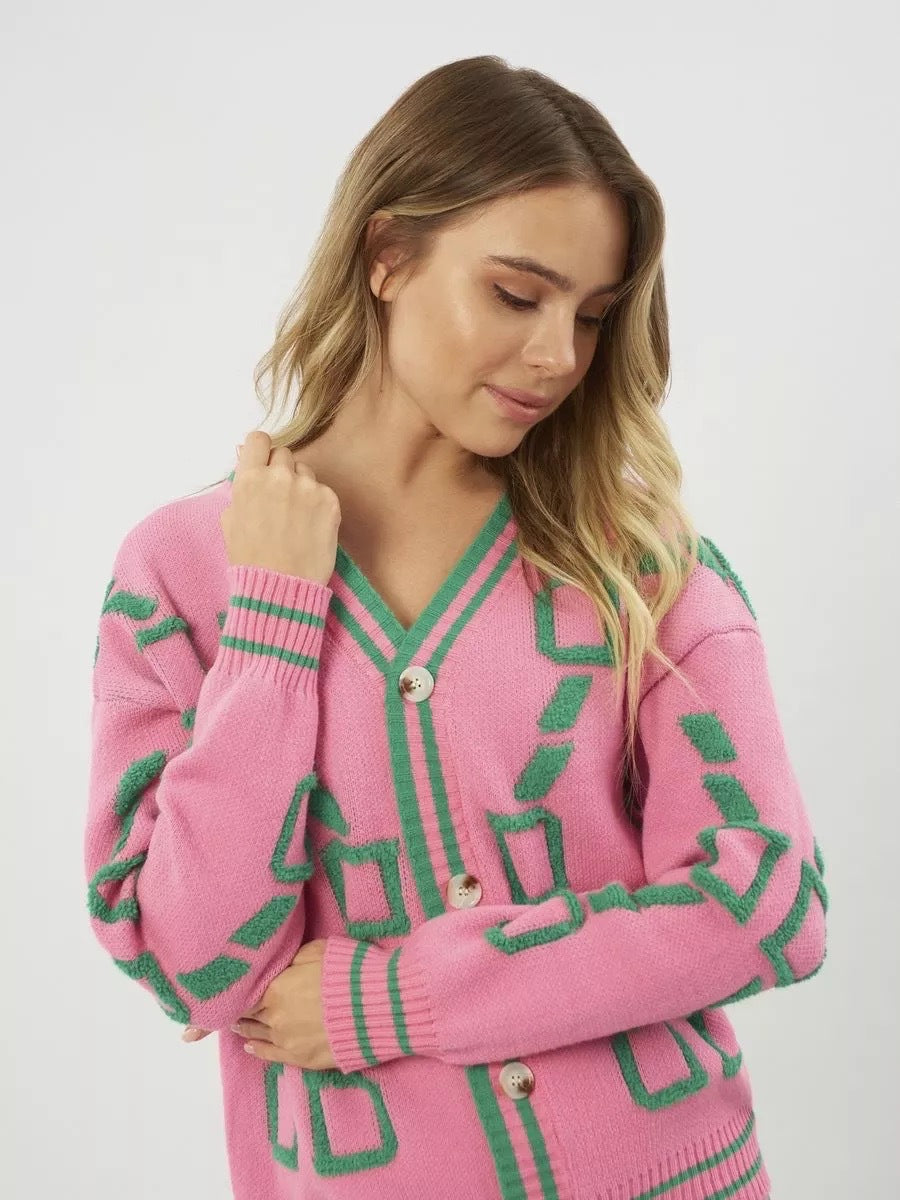 Kvindernes stilfulde cardigan med geometrisk mønster og knapstolpe Stilla