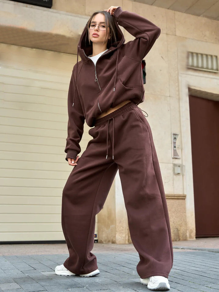 Kvinders casual hættetrøje lavet af blødt fleece med praktiske lommer og elegant lynlås Skovae
