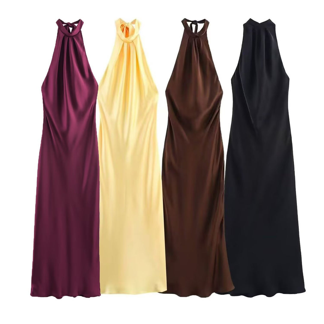 Dame aftenkjole med elegant halterneck-design og flydende snit Skovae