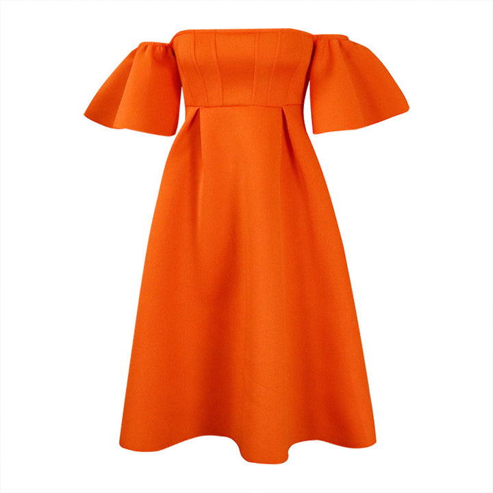 Dame Off-Shoulder Kjole med voluminøse Ærmer og elegant Snit Stilla