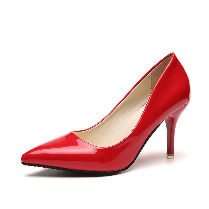 Dame Elegant Højglans-Pumps med smal Silhuet og komfortabelt Inderlag Stilla