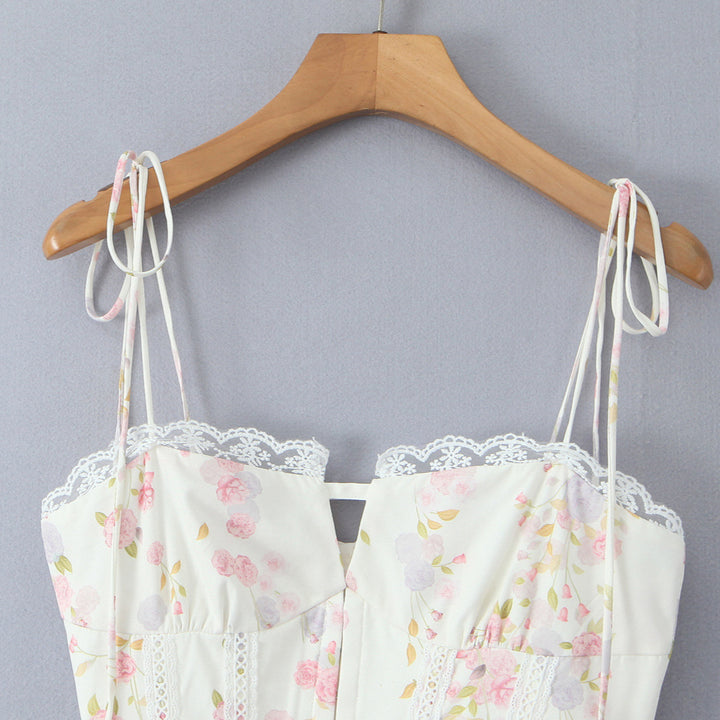 Dame strapless blomsterkjole med flæse detaljer og elegant snøring Stilla