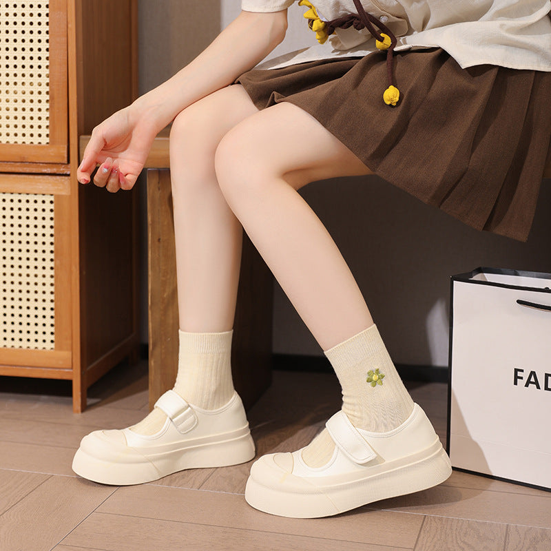 Damernes Behagelige Sneakers med et glinsende overmateriale og justerbar velcro Stilla