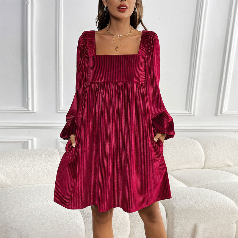 Kvinders oversized kjole med elegant ruffle detalje og luksuriøst snor stof Stilla