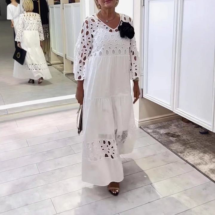 Dame nan maxikjole med hulsyning, V-udskæring, brede klokkeærmer og flæsekanter Skovae