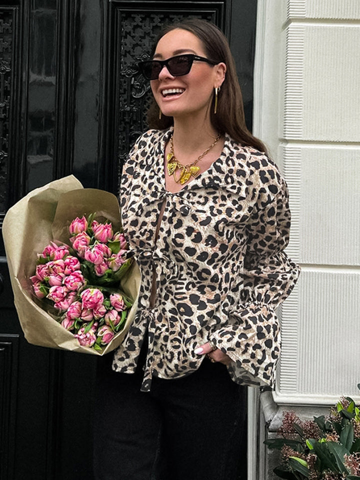Dame Animal-Print Bluse med voluminøse ærmer og dekorativ knaplukning Stilla