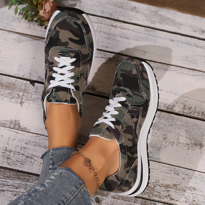 Dame Sporty Sneakers i trendy Camouflage-design Stilla