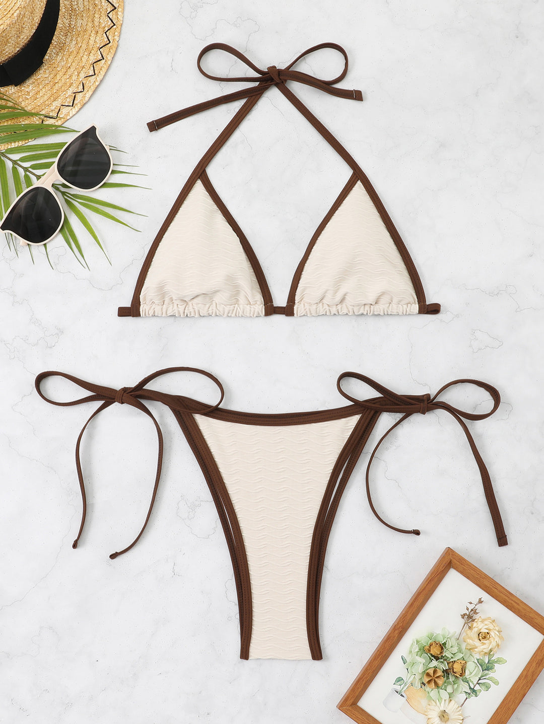Dame Triangel-Bikini med raffinerede bindebånd og bølgete design Stilla