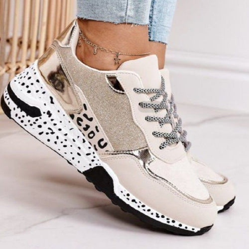 Dame Sporty Sneakers med glitrende overflade og modebevidst design Stilla