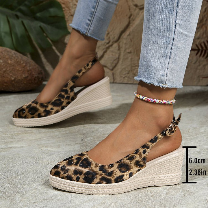 Dame Sling-sandaler med leopardmønster og komfortabel kilehæl Stilla